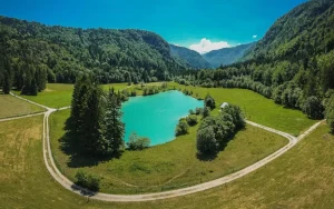 Lac Kreda dans la vallée de Radovna