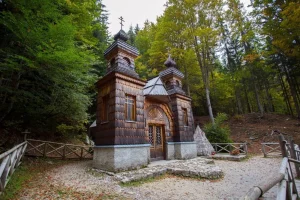 Venäläinen kappeli lähellä Vrsicin solaa